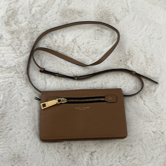 Marc Jacobs tan small crossbody bag - Picture 1 of 3